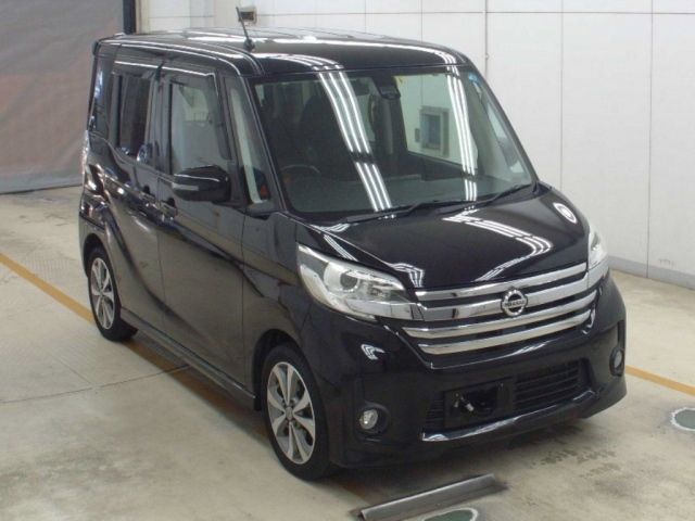 5501 Nissan Dayz roox B21A 2016 г. (NAA Osaka)